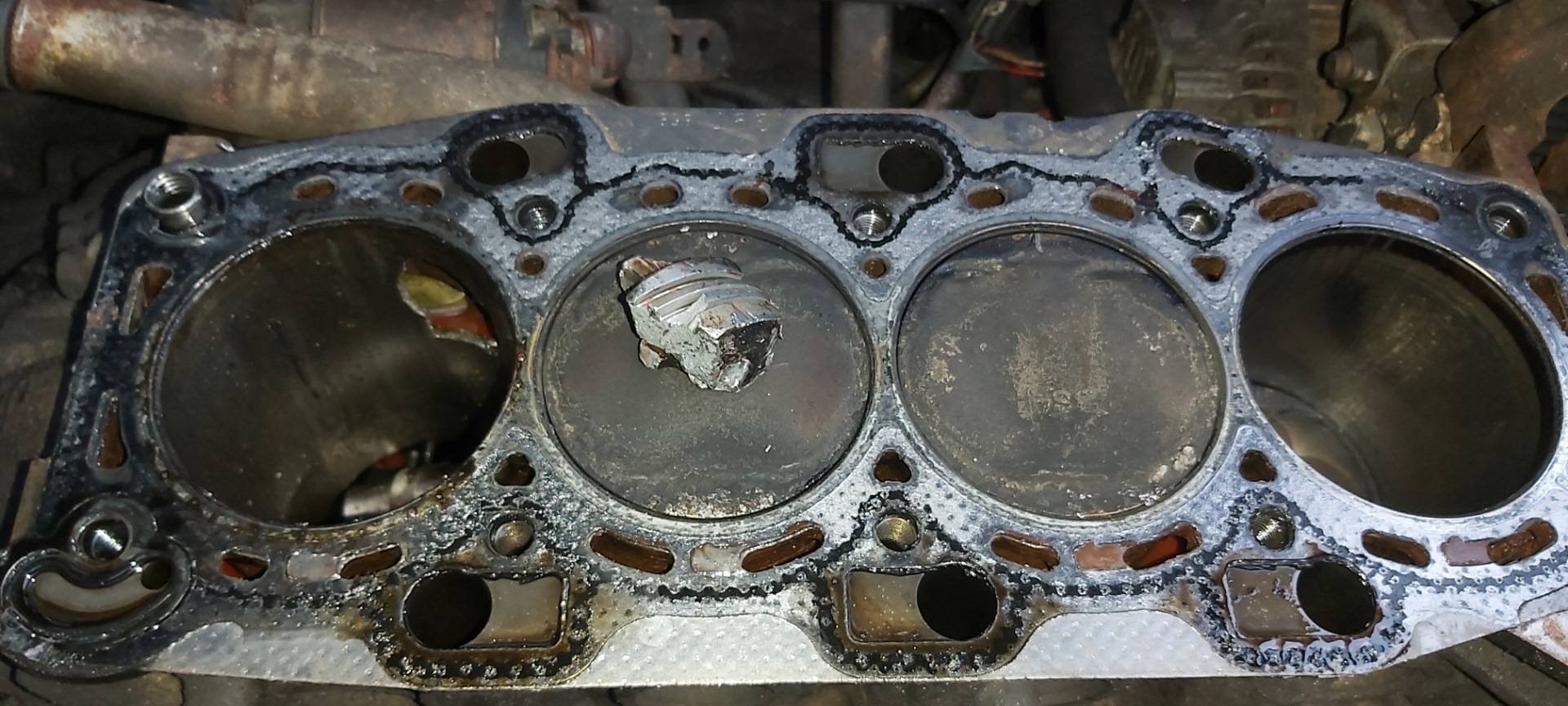 Стуканул двигатель, что это такое? что в этом случае делать, и какие могут быть причины | автоблог