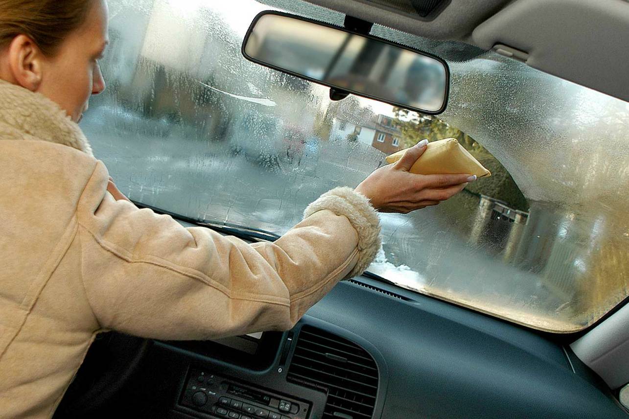 Что делать если в машине потеют стекла